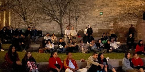 Arte música y  tradición en "Noche Panóptica: La Posada"