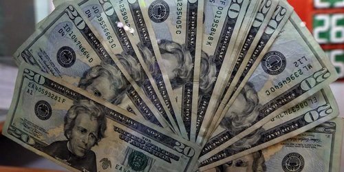 Negocian dólar al alza, se vende a $20.46