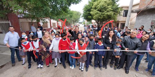 Nueva obra de drenaje recibieron familias de Los Pinos, de manos del alcalde Urbiola