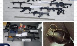 Aseguran 14 armas, droga y vehículos en domicilio de la capital potosina
