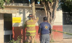 Camión derribó tres postes de telefónia en El Refugio