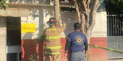 Camión derribó tres postes de telefónia en El Refugio