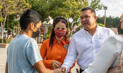 Municipio y DIF donan siete mil pesos a familiar de niña con tumor cancerígeno