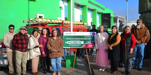 SEER entrega 842 mil pesos al Heroico Cuerpo de Bomberos