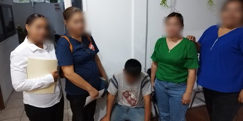 Escuadrón AVE atiende a joven en riesgo, en Adjuntas