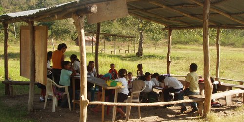 Niñas y niños de comunidades serán los más afectados con educación a distancia