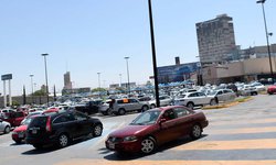 Dueños de estacionamiento deberán asegurar vehículos de sus clientes, contra robos