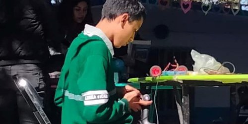 Redes Sociales ayudan a Kevin para que concurse en Feria de las Ciencias