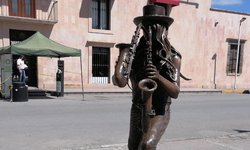 Eulalio Cervantes Galarza "Sax", estará siempre en la plaza principal del municipio que lo vio nacer.