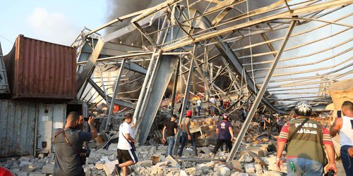 Una fuerte explosión sacude el puerto de Beirut