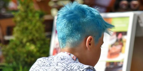 CONAPRED emitió recomendación para que estudiantes puedan asistir con el cabello largo o teñido a las escuelas