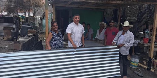 Brindan apoyo a familia fernandense que perdió su casa en incendio