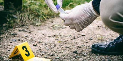 Localizan a un hombre sin vida en el interior de un automóvil en la Supercarretera