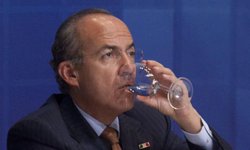 Calderón y líder del PAN se unen a llamado de intelectuales contra AMLO