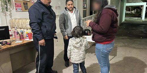 Escuadrón AVE atiende llamado por menor extraviado en la feria.