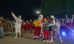 Familias disfrutan de festival navideño en la FENAPO