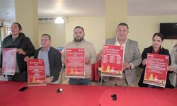 Arnulfo Urbiola y Karina Quintero presentan Festival Navideño: Héroe Paisano