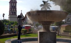 Pulen fuentes de cantera en la plaza principal