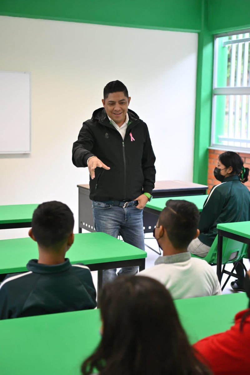 gallardo_con_niños.jpeg