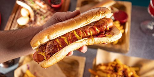 Consumir Hot dogs quitan 36 minutos de vida
