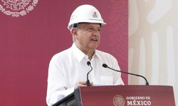 Reconoce López Obrador huachicoleo en refinerías