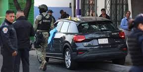 Separan del cargo a jefes policiacos tras doble homicidio de colaboradores de Brugada en CDMX
