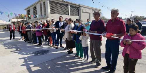 Entregan pavimento de calles, con drenajes, lineas de agua y luz, en colonia Las Palmas