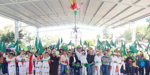 Construyen techo y mejoran cancha deportiva en Bordo Blanco