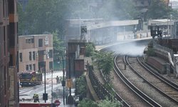 Se desata un fuerte incendio en una estación de tren en Londres