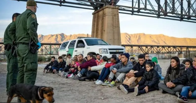 inmigrantes que cruzan la frontera-mi rioverde.png