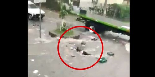 Joven es arrastrada por la corriente y arrollada por un camión tras fuertes lluvias