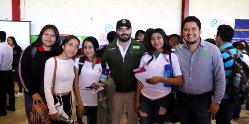En Xilitla, ofrecen becas a estudiantes para que continúen estudios universitarios