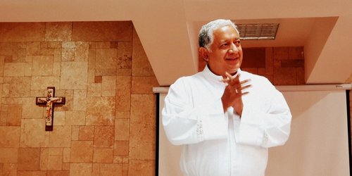 Internan en SLP al padre Juan Carlos Carrera, por Covid