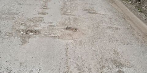 Habitantes de La Tapona molestos por camino lleno de baches
