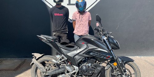 Policía de Rioverde capturó a dos motociclistas con droga y tarjetas bancarias
