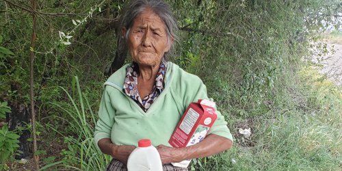 Leche de camión volcado de Lala fue regalada, no rapiña