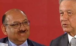 Lord Molécula regresa a la mañanera tras recuperarse de COVID y AMLO lo celebra