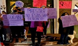 Estudiantes organizan colecta para maestra de la UAEMex agredida