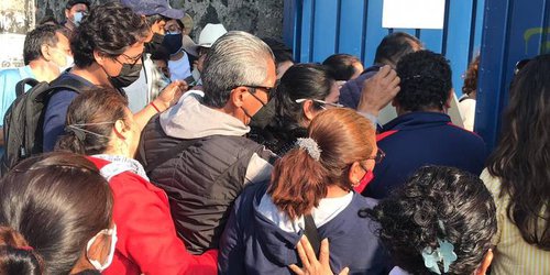 Maestros dan ejemplos de "lo que es disciplina” durante vacunación.