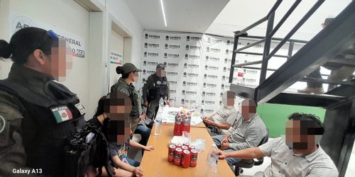 Fiscalía potosina rescata en N. León a 34 personas secuestradas que iban en autobús