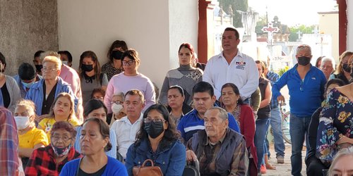 Asiste Alcalde y su esposa a misa por Días de Muertos