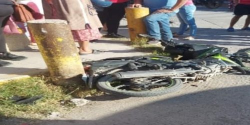 Menores de 11 y 13 años heridos al chocar en su motocicleta