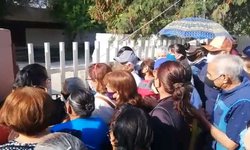 Muere adulto mayor mientras hacía fila para vacunarse contra Covid