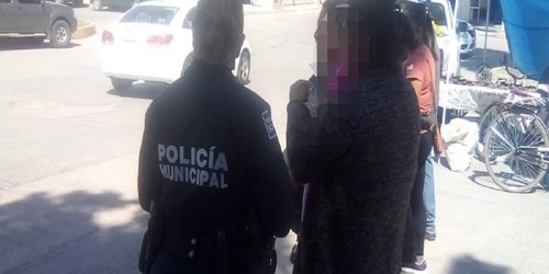 Auxilian a niña que se extravió en tianguis de Ciudad Fernández
