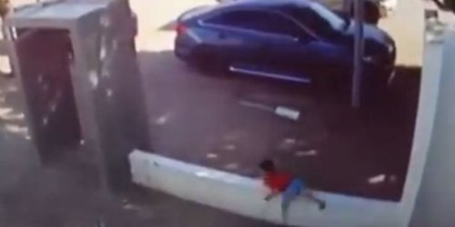 Video capta a niño pequeño huyendo de sicarios en Sonora