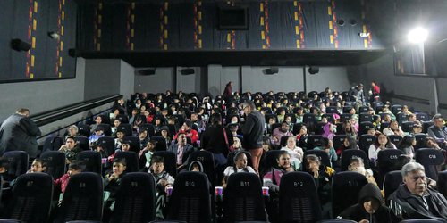 Rita Ozalia Rodríguez celebra el Día Mundial del Cine con 200 niñas y niños en SLP