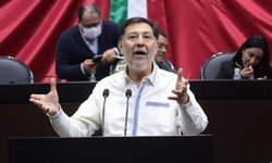 Fernández Noroña presenta iniciativa para eliminar el horario de verano