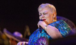 "Paquita La del Barrio" hizo cantar a todos en la FENAPO