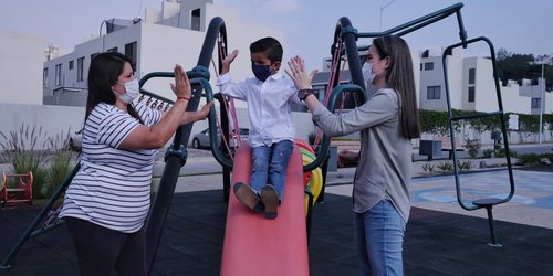Pareja de mujeres consigue primera adopción homoparental en Jalisco