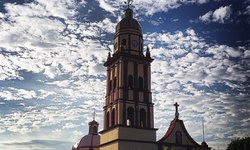 Sujeto intento lanzarse de torre parroquial